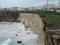 Erosione della costa San Foca – Roca, i provvedimenti per chi omette il divieto